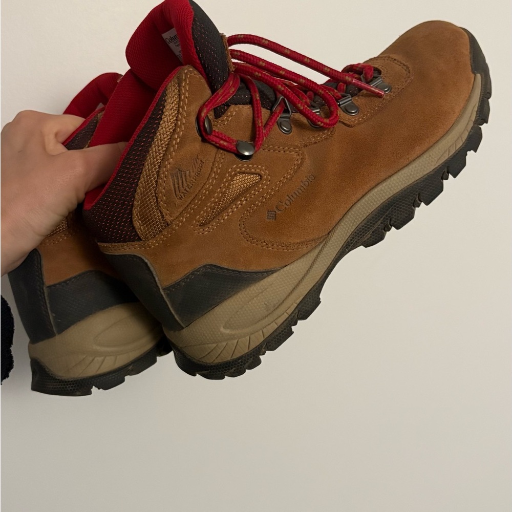 Women’s Newton Ridge Plus Waterproof Amped Hiking Boot  7.5